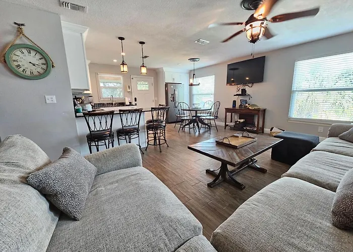El Palmar Llc Whole House